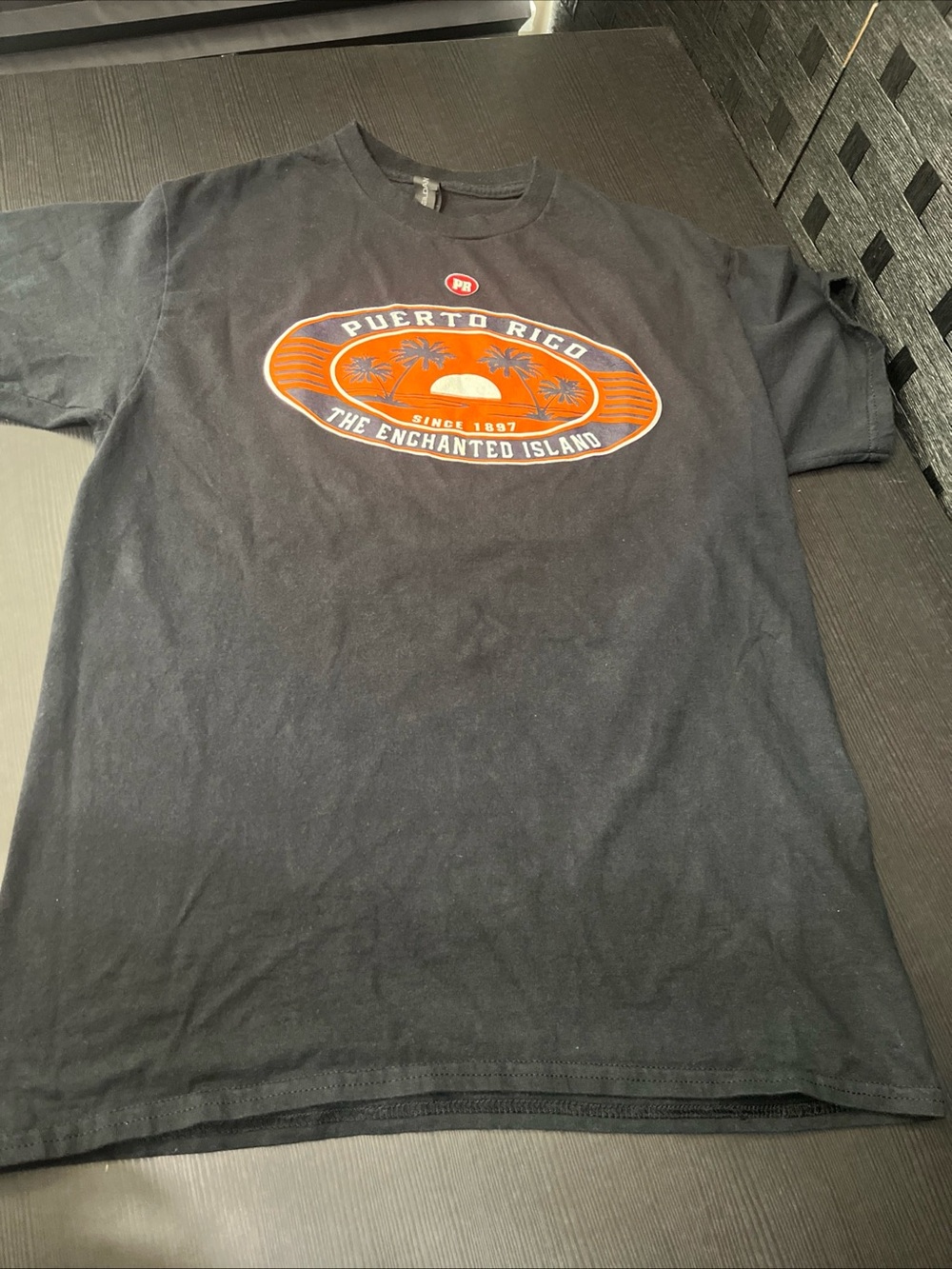Men’s Black & Orange Puerto Rico The Enchanted Island T-Shirt Size Medium